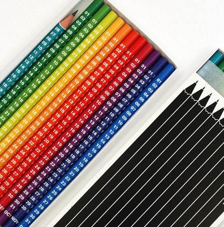 Календарь в коробке с карандашами