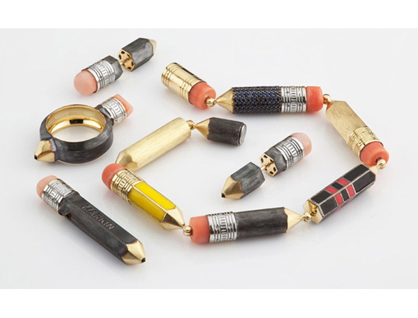 Золотые украшения в виде скрепок и карандашей от Владимира Маркина