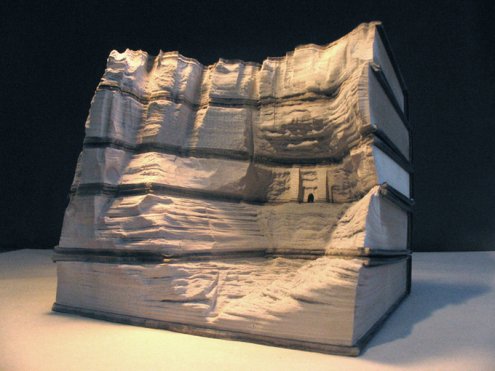 Галерея скульптур из книг от Гая Ларами (2)